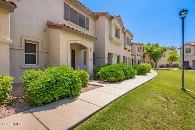 MLS: 6883919 Condo For Sale