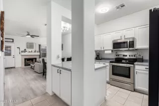 Photo #4: 6883919 Listing
