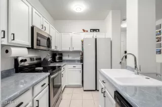 Photo #5: 6883919 Listing