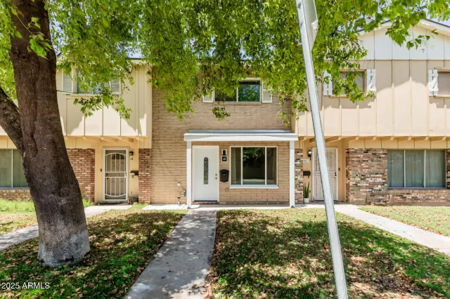 MLS: 6884130 Condo For Sale