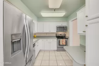 Photo #5: 6884412 Listing 