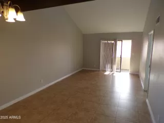 Photo #6: 6884484 Listing 