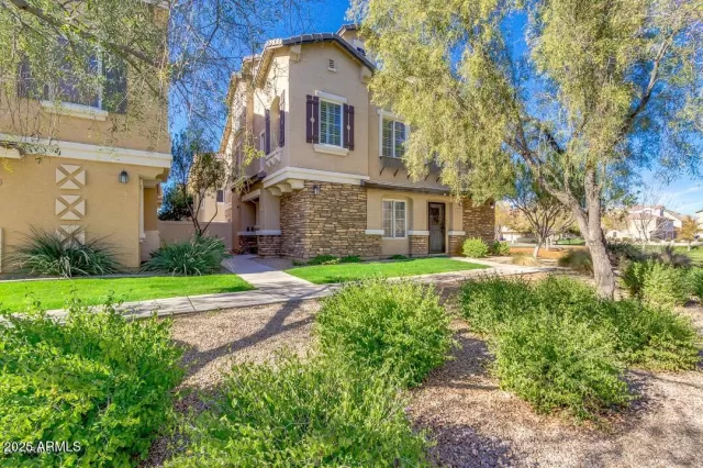 MLS: 6884526 Condo For Sale