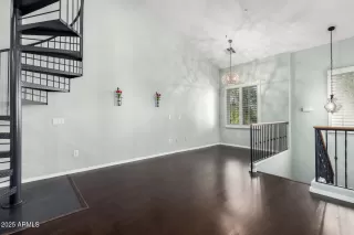 Photo #5: 6884526 Listing