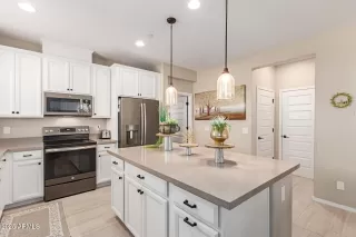 Photo #2: 6884579 Listing 