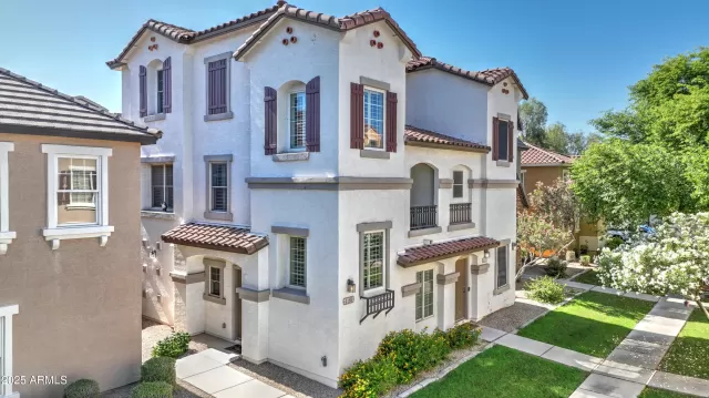 MLS: 6884642 Condo For Sale