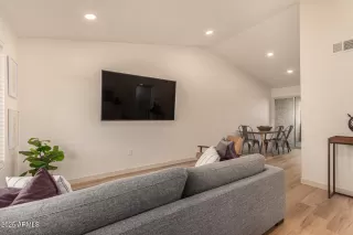 Photo #3: 6884734 Listing 