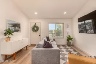 Photo #5: 6884734 Listing 