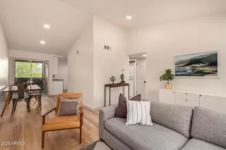 Photo #6: 6884734 Listing 