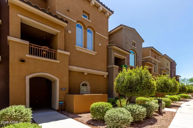 MLS: 6884789 Condo For Sale