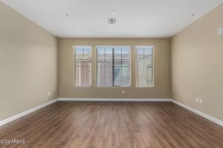 Photo #4: 6884789 Listing