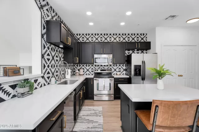 MLS: 6885051 Condo For Sale