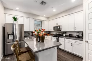 Photo #2: 6885065 Listing 