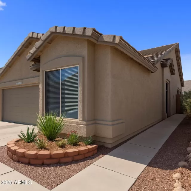 MLS: 6885136 Condo For Sale