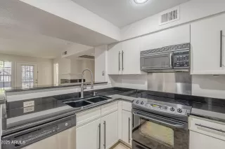 Photo #6: 6885342 Listing 