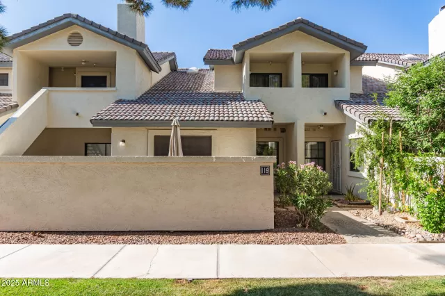 MLS: 6885403 Condo For Sale