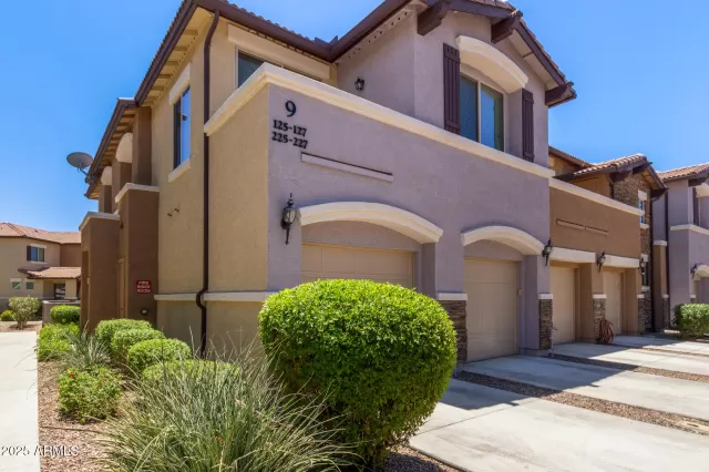 MLS: 6885502 Condo For Sale