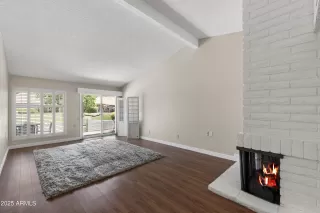 Photo #5: 6885695 Listing