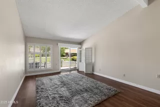 Photo #6: 6885695 Listing