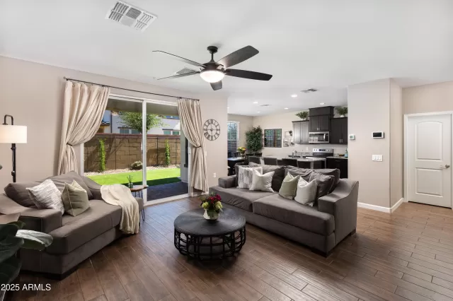 MLS: 6885734 Condo For Sale