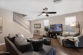 Photo #4: 6885734 Listing