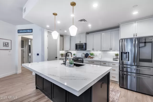 MLS: 6885888 Condo For Sale