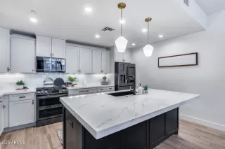 Photo #1: 6885888 Listing 