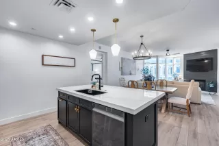 Photo #3: 6885888 Listing 