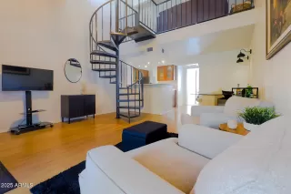 Photo #5: 6886286 Listing 