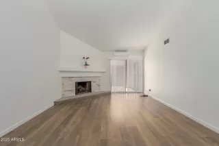 Photo #5: 6886291 Listing 