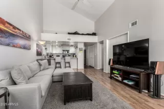 Photo #2: 6886342 Listing 