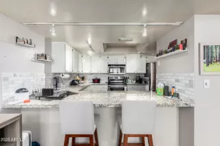 Photo #3: 6886342 Listing 