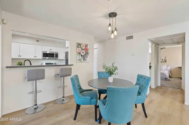 MLS: 6886519 Condo For Sale