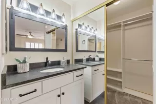 Photo #6: 6886519 Listing 