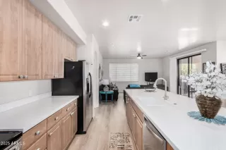 Photo #3: 6886589 Listing 