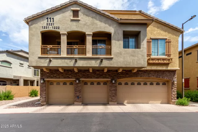 MLS: 6886642 Condo For Sale