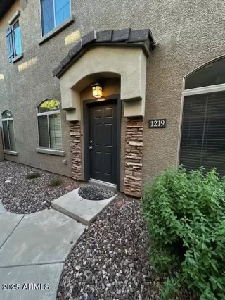 Photo #1: 6886887 Listing