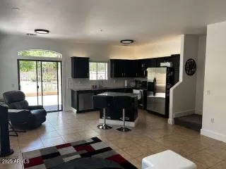 Photo #2: 6886887 Listing