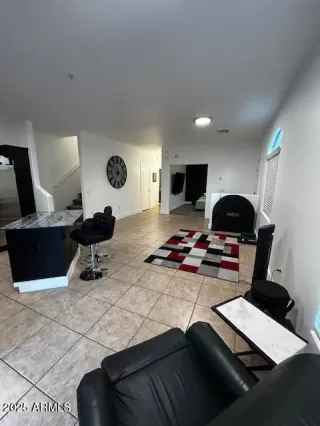 Photo #4: 6886887 Listing