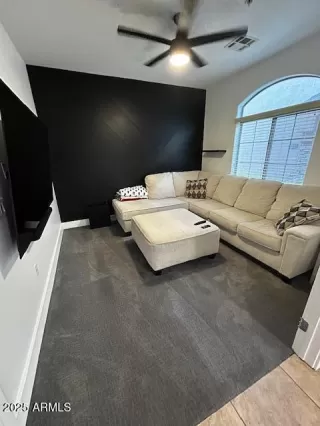 Photo #5: 6886887 Listing