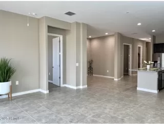 Photo #3: 6888126 Listing