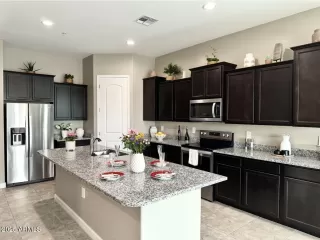 Photo #6: 6888126 Listing