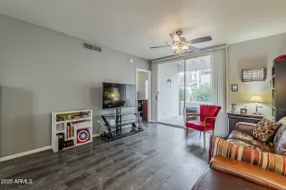 Photo #3: 6888766 Listing