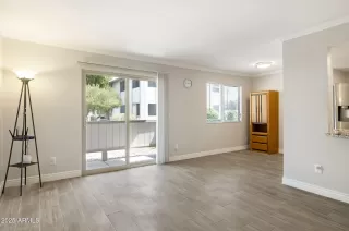 Photo #6: 6888937 Listing 