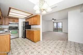 Photo #5: 6889247 Listing