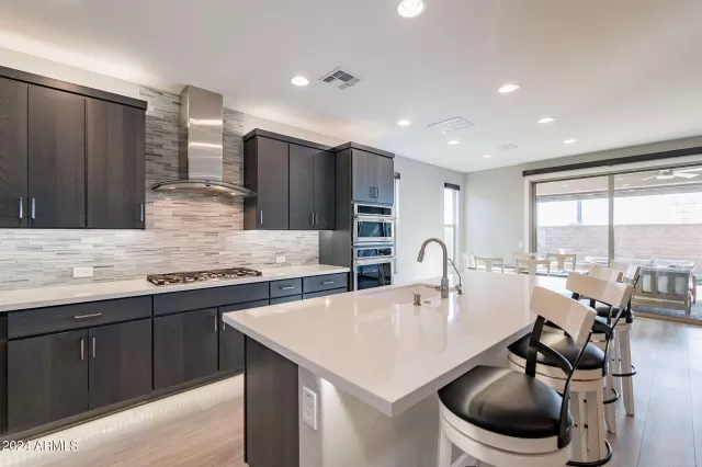 MLS: 6889562 Condo For Sale