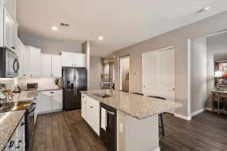 Photo #5: 6889751 Listing