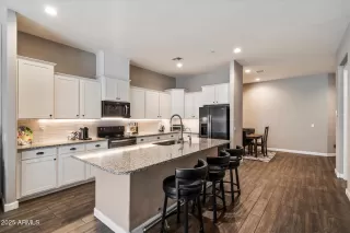 Photo #6: 6889751 Listing