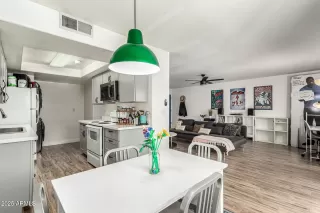 Photo #6: 6889832 Listing 