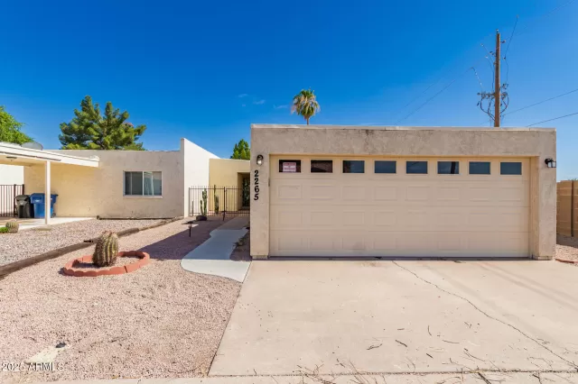 MLS: 6890084 Condo For Sale